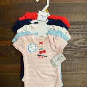 Carter’s baby girl short sleeve onesies size NB (5 pieces) NWT